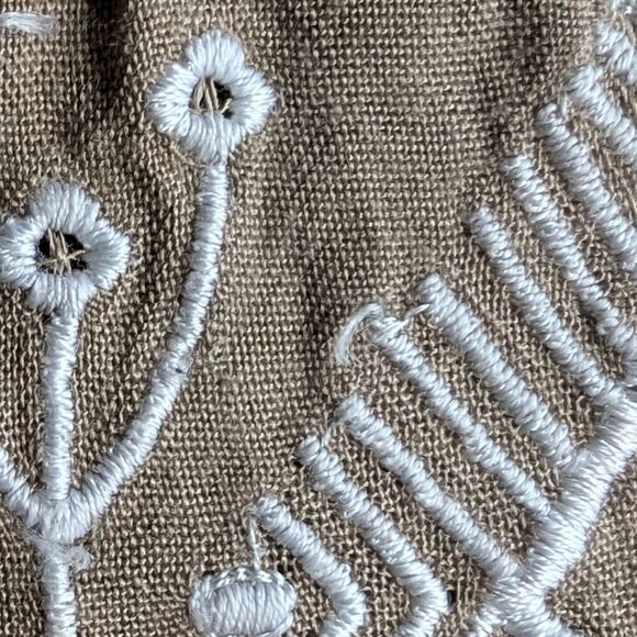 Taupe color embroidered top size s white accents - Picture 5 of 5